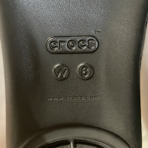 CROCS women's black slip-on ballet flats size 6 - Picture 2 of 4